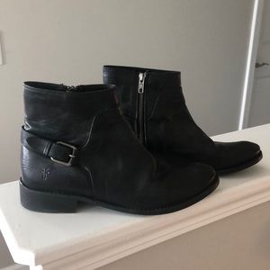 Frye women's black zipper booties